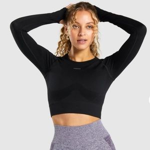 Gymshark- FLEX SPORTS LONG SLEEVE CROP TOP TOP
Black/Charcoal